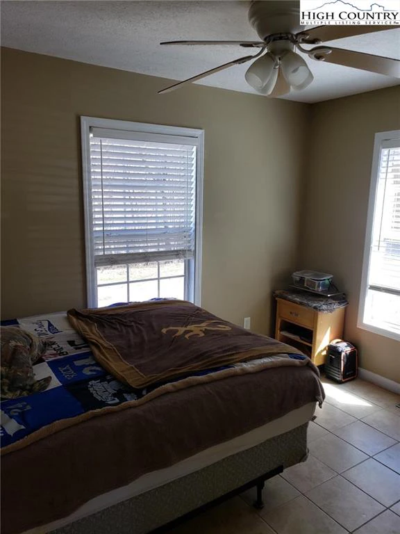 Image number 4 for the current listing