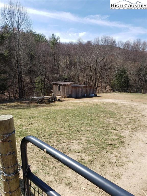 Image number 18 for the current listing