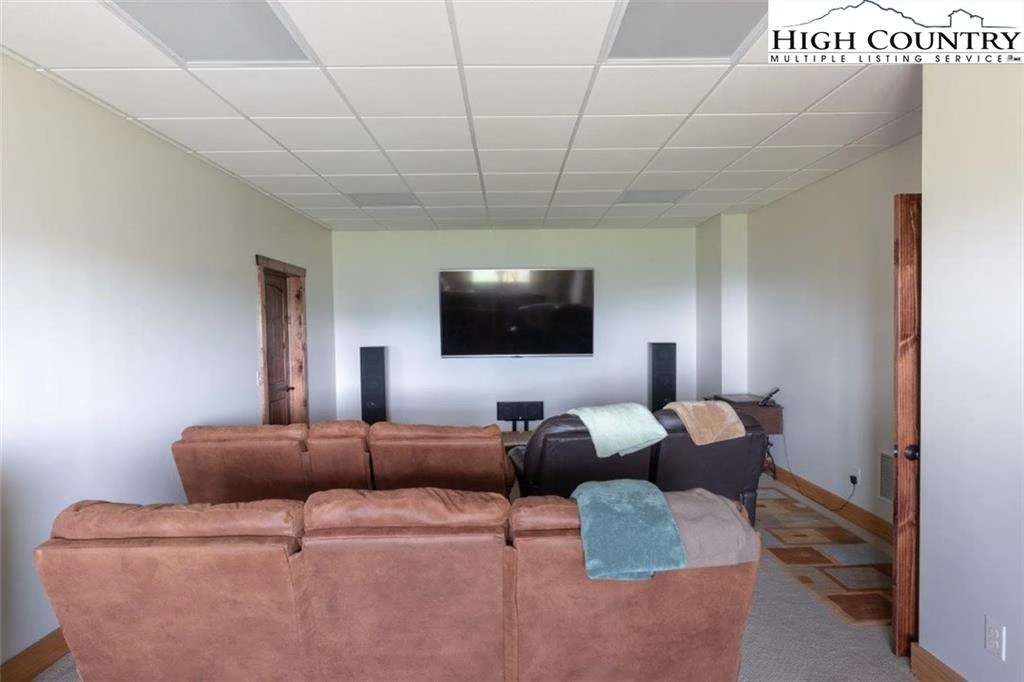 Image number 12 for the current listing
