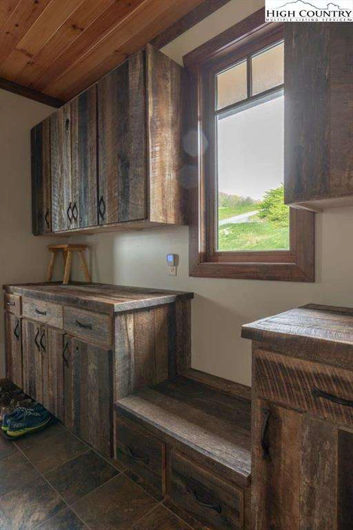Image number 10 for the current listing