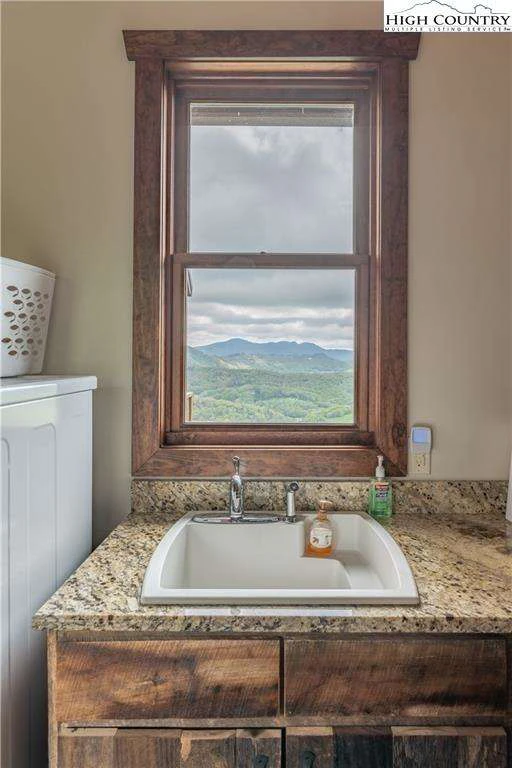 Image number 6 for the current listing