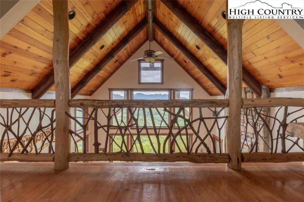 Image number 18 for the current listing