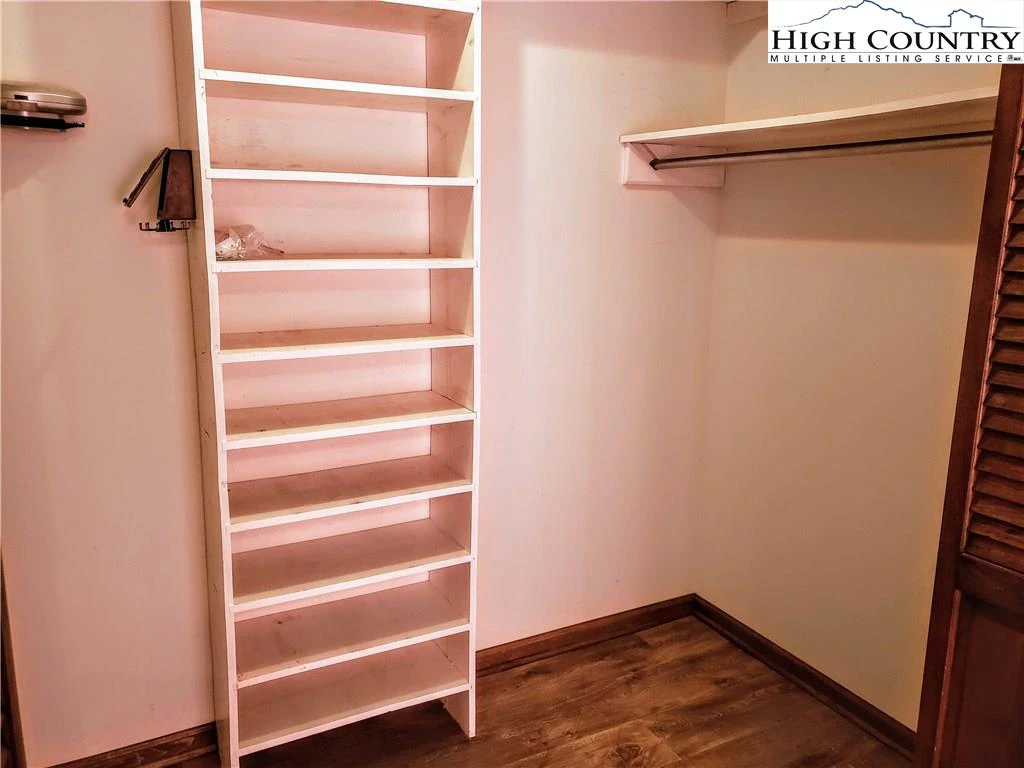 Image number 3 for the current listing