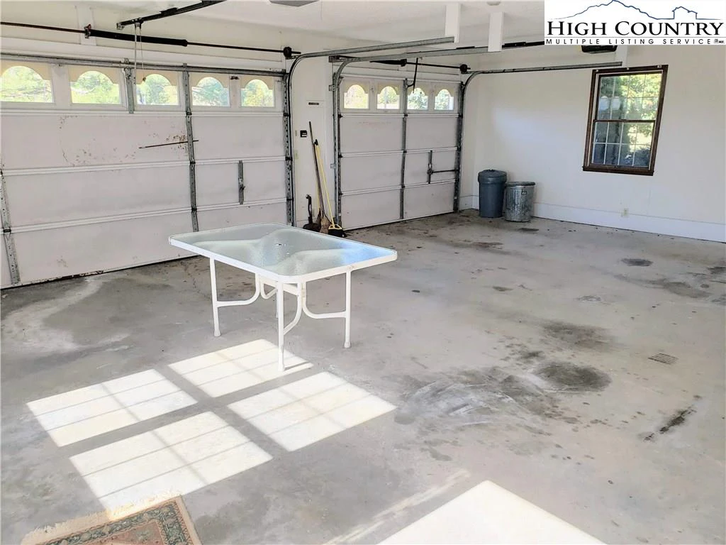 Image number 4 for the current listing