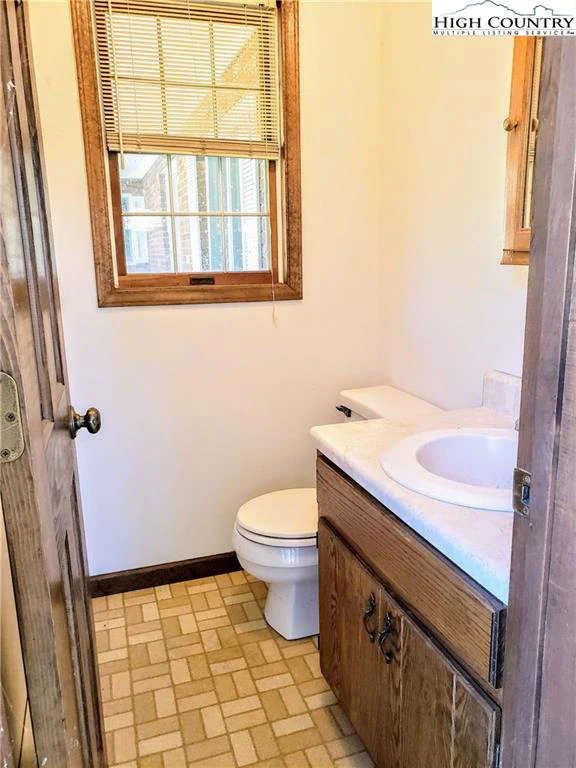 Image number 7 for the current listing