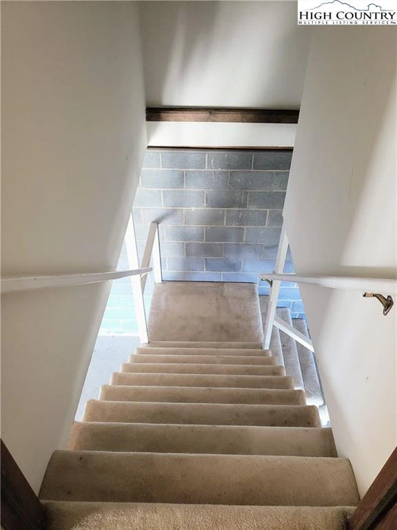 Image number 8 for the current listing