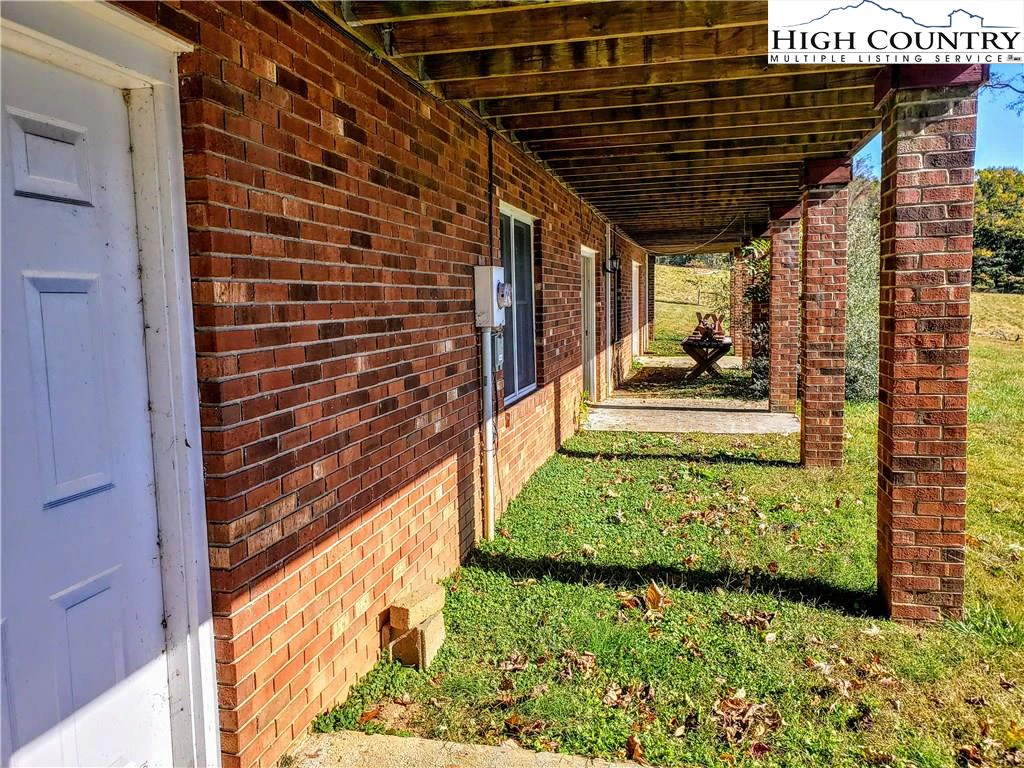 Image number 2 for the current listing