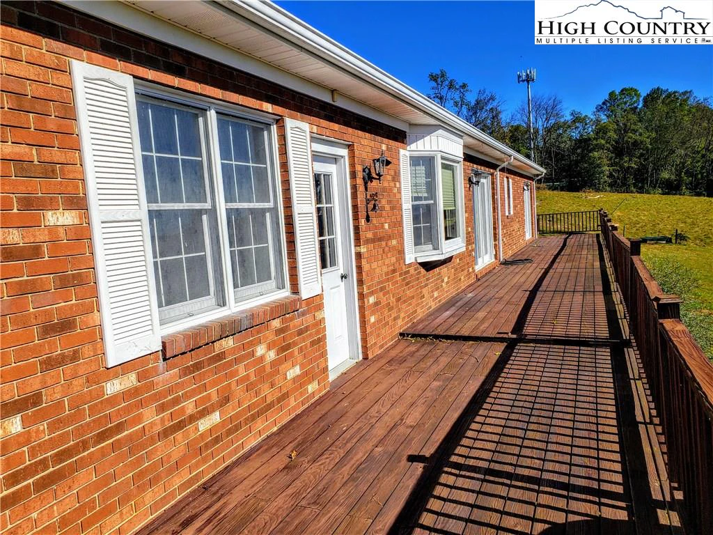 Image number 15 for the current listing