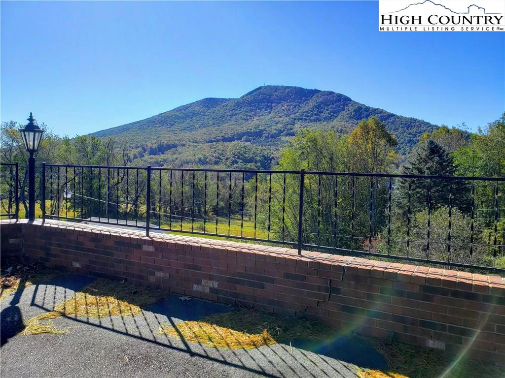 Image number 17 for the current listing