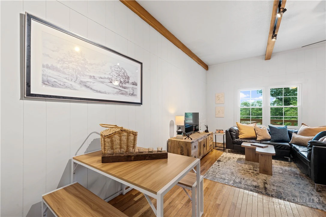 Image number 5 for the current listing