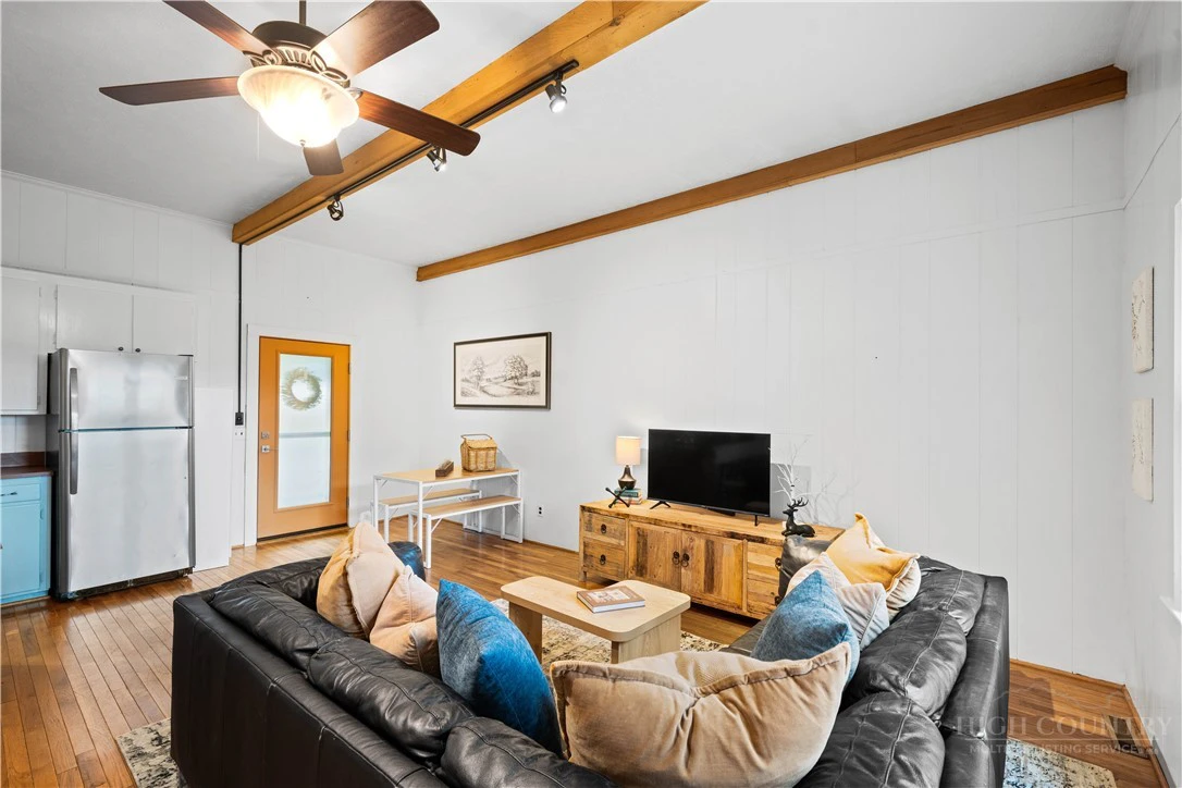 Image number 7 for the current listing