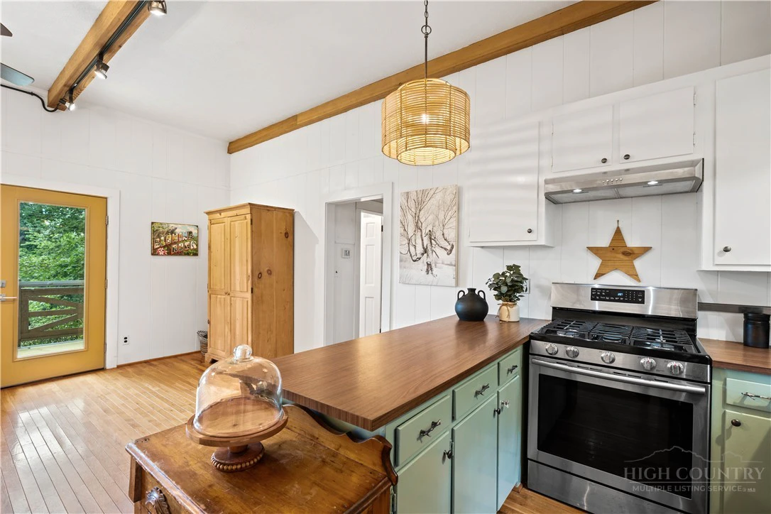 Image number 8 for the current listing