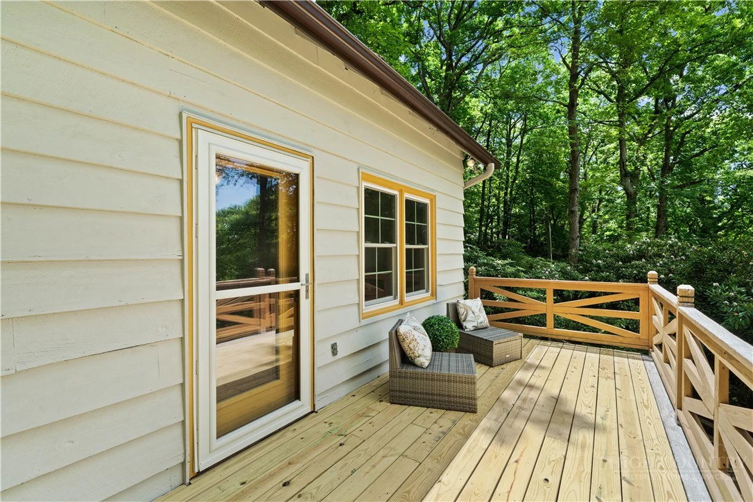 Image number 20 for the current listing