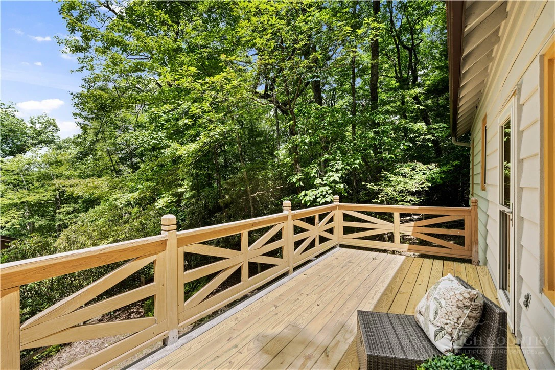 Image number 21 for the current listing