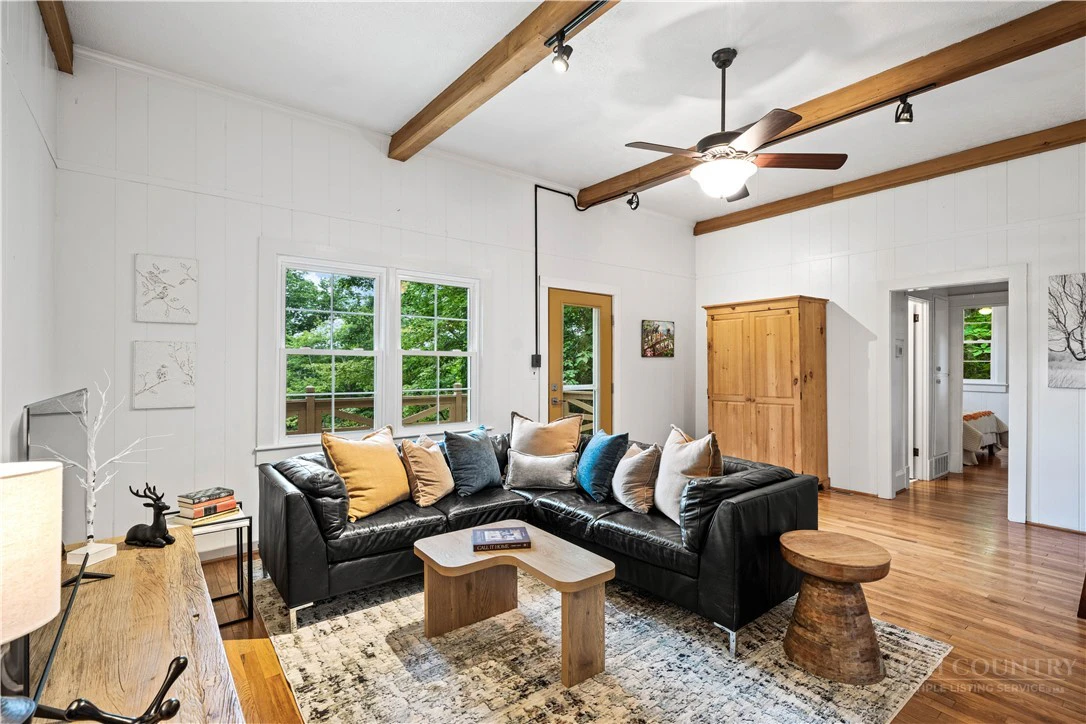 Image number 4 for the current listing