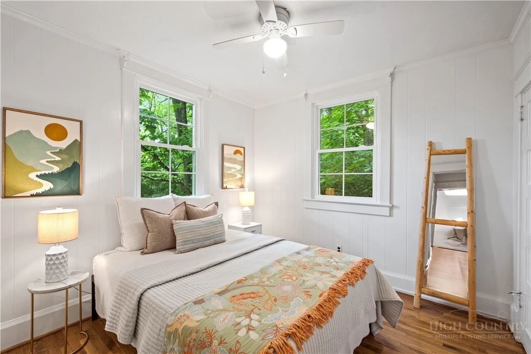 Image number 11 for the current listing