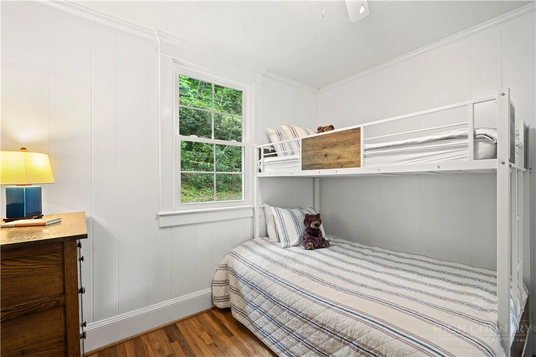 Image number 12 for the current listing