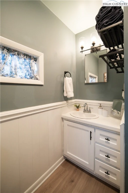 Image number 10 for the current listing