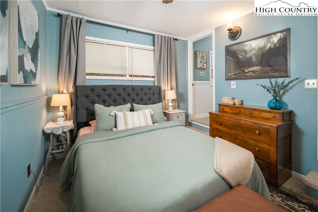 Image number 4 for the current listing
