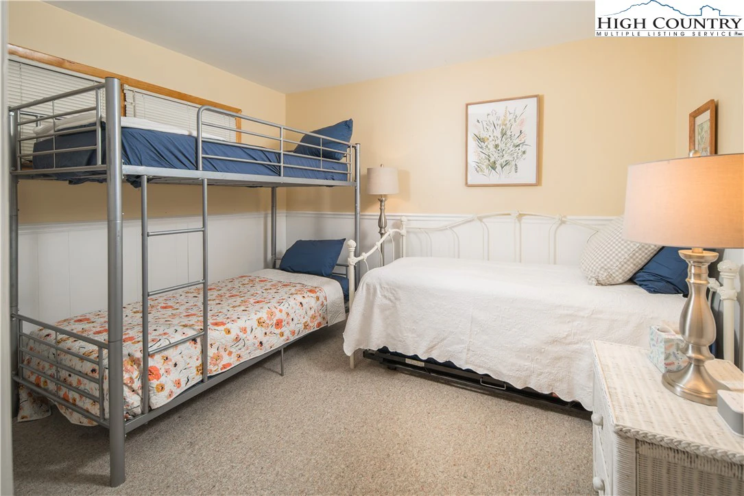 Image number 6 for the current listing