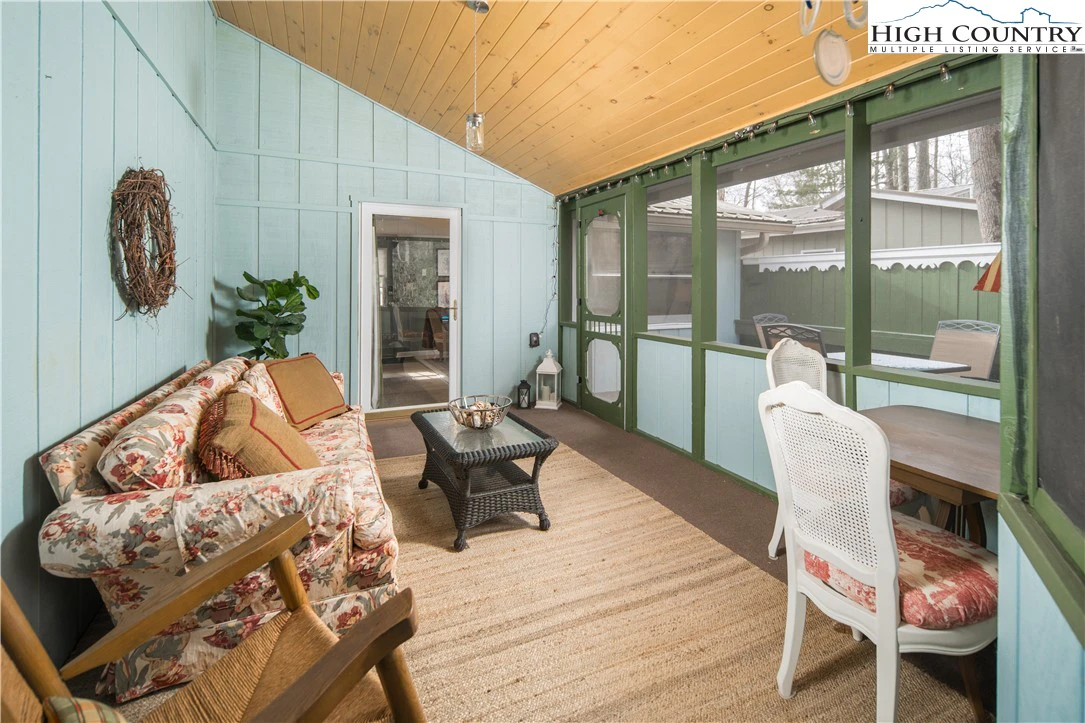 Image number 2 for the current listing