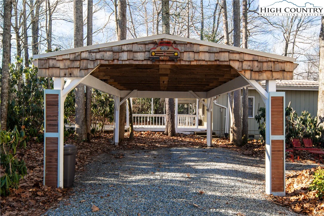 Image number 15 for the current listing
