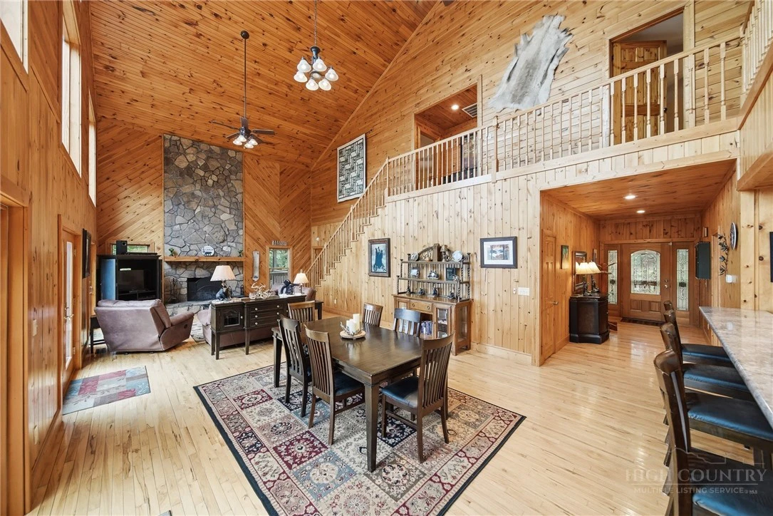 Image number 8 for the current listing