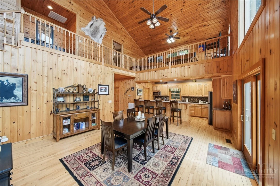 Image number 9 for the current listing