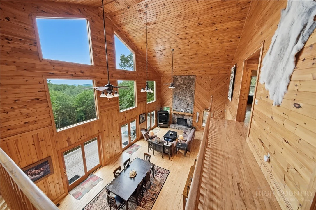 Image number 11 for the current listing