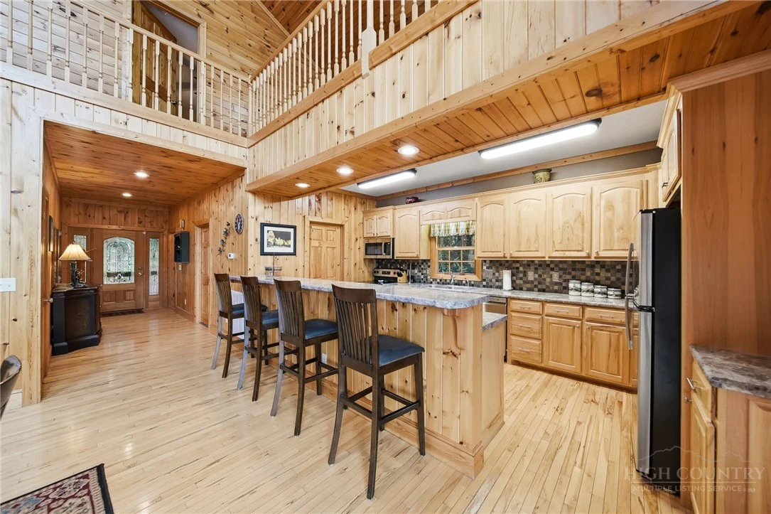 Image number 12 for the current listing