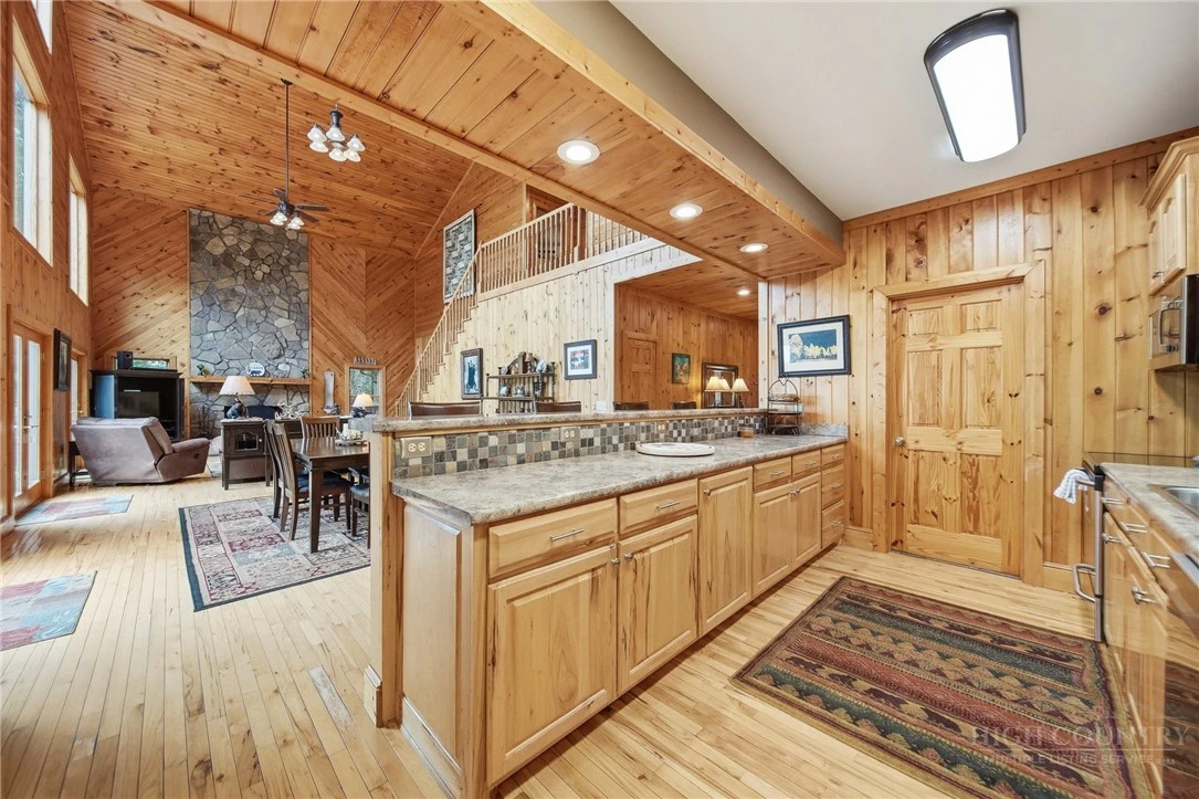 Image number 13 for the current listing
