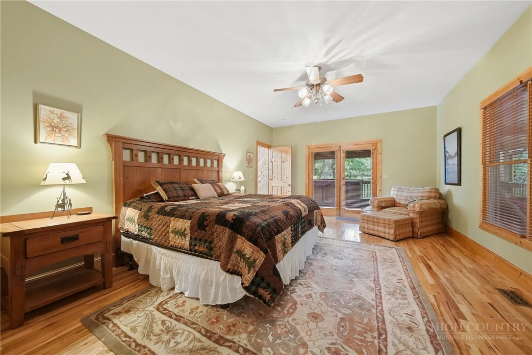Image number 16 for the current listing