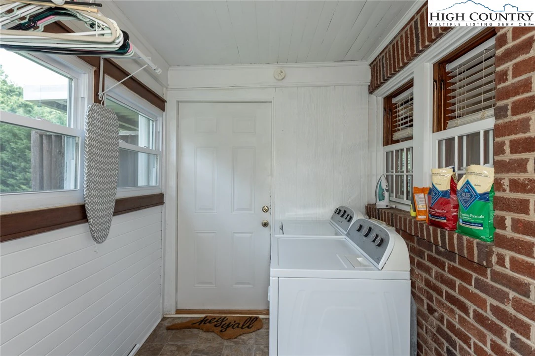 Image number 3 for the current listing