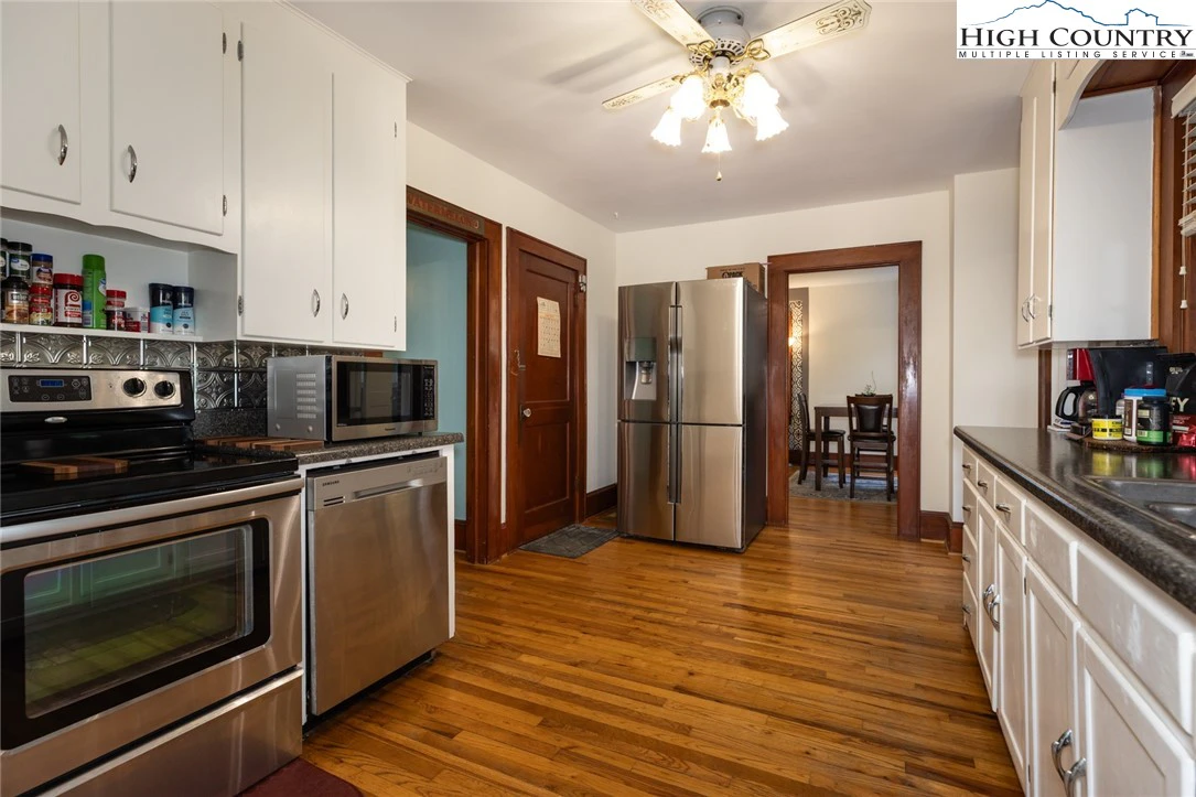 Image number 11 for the current listing
