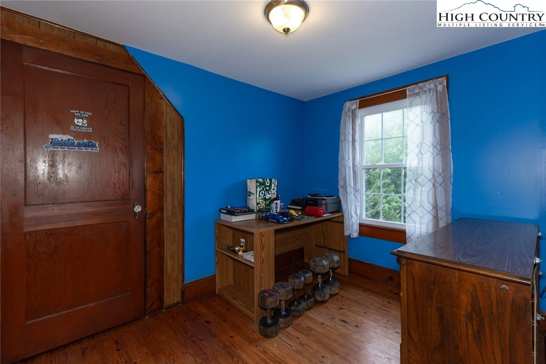 Image number 13 for the current listing