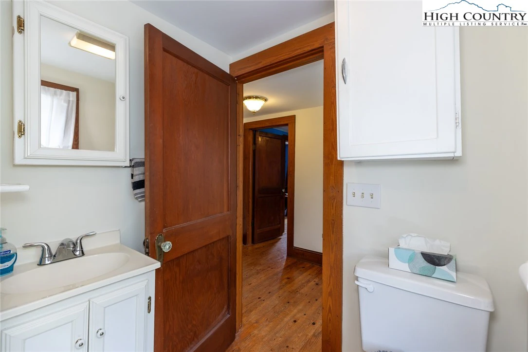 Image number 15 for the current listing