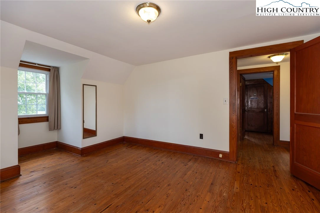 Image number 7 for the current listing