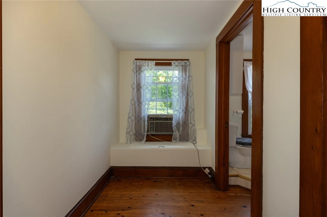 Image number 10 for the current listing