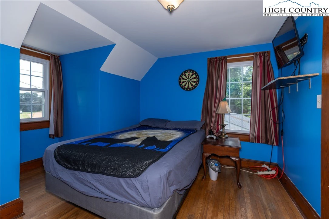 Image number 2 for the current listing