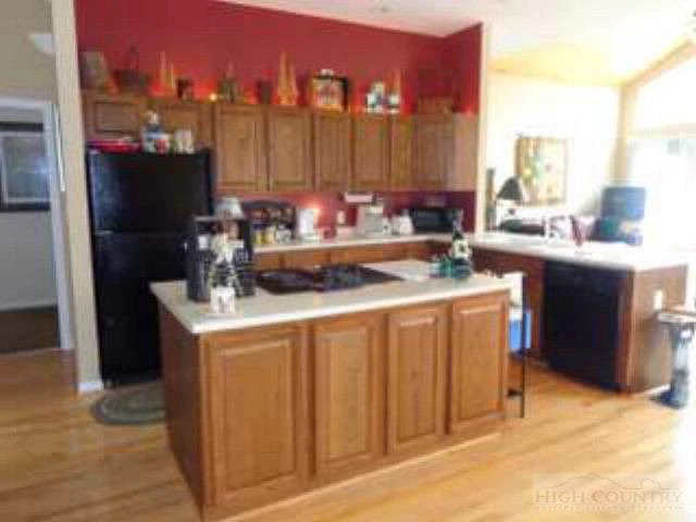 Image number 14 for the current listing