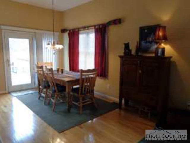 Image number 9 for the current listing