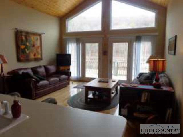 Image number 8 for the current listing