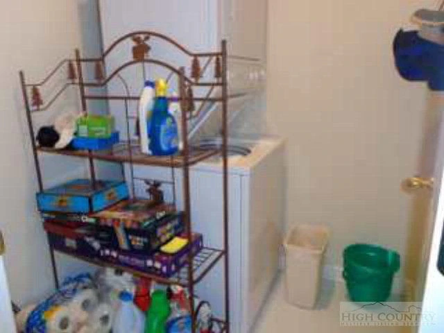 Image number 5 for the current listing
