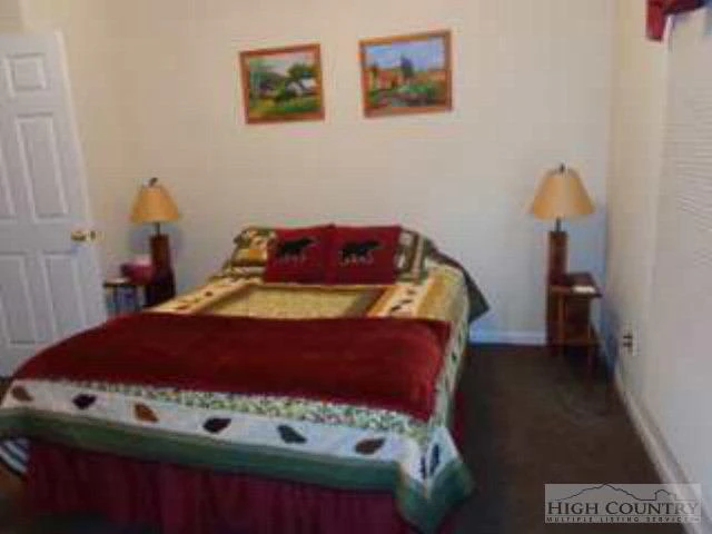 Image number 4 for the current listing