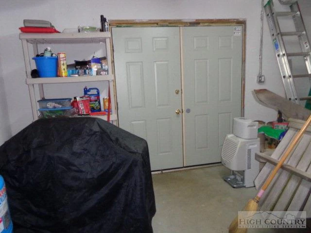 Image number 20 for the current listing