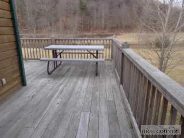 Image number 19 for the current listing