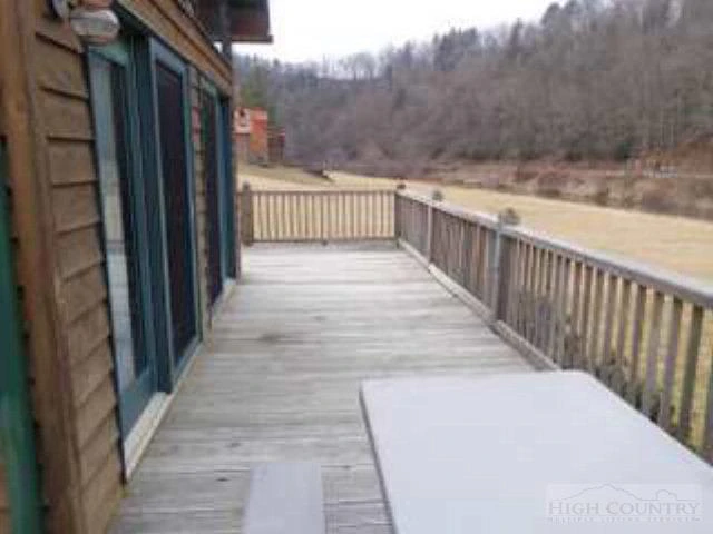 Image number 18 for the current listing