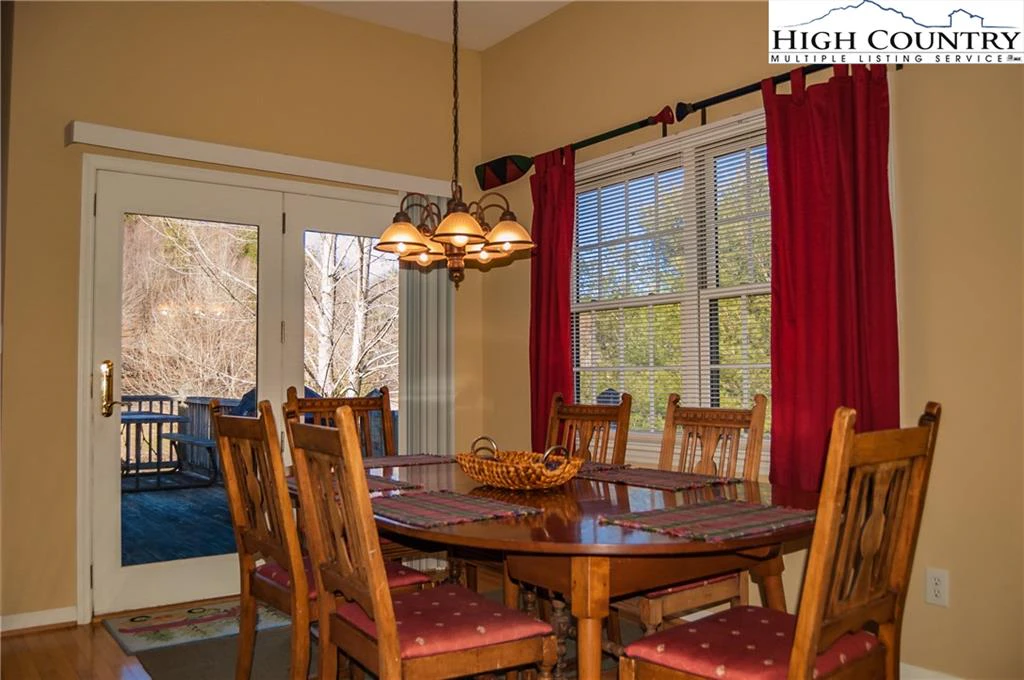 Image number 2 for the current listing