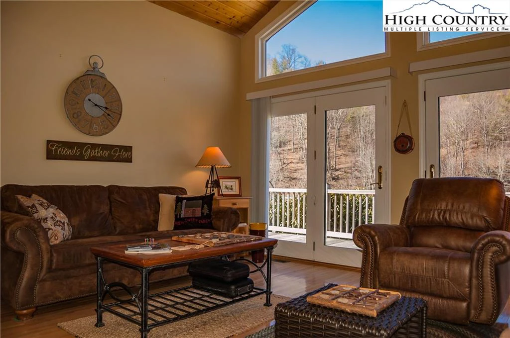 Image number 21 for the current listing