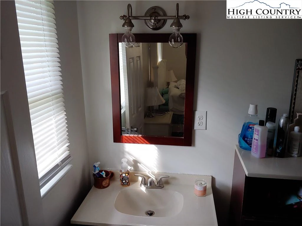 Image number 5 for the current listing